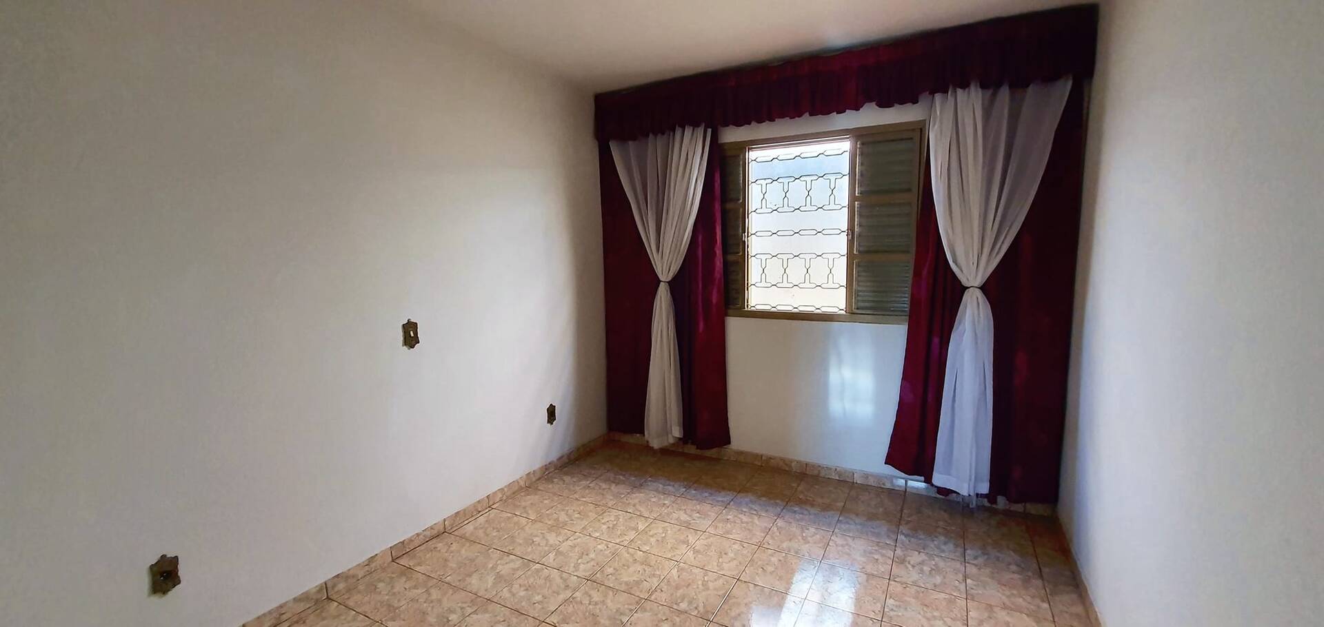 #107 - Casa para Venda em Araraquara - SP