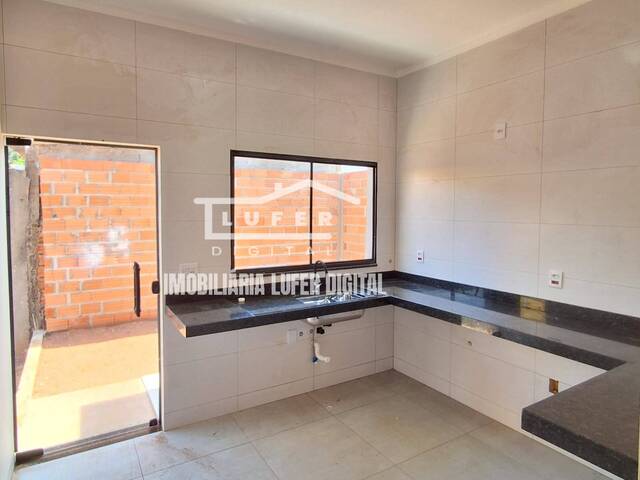 #20 - Casa para Venda em Américo Brasiliense - SP